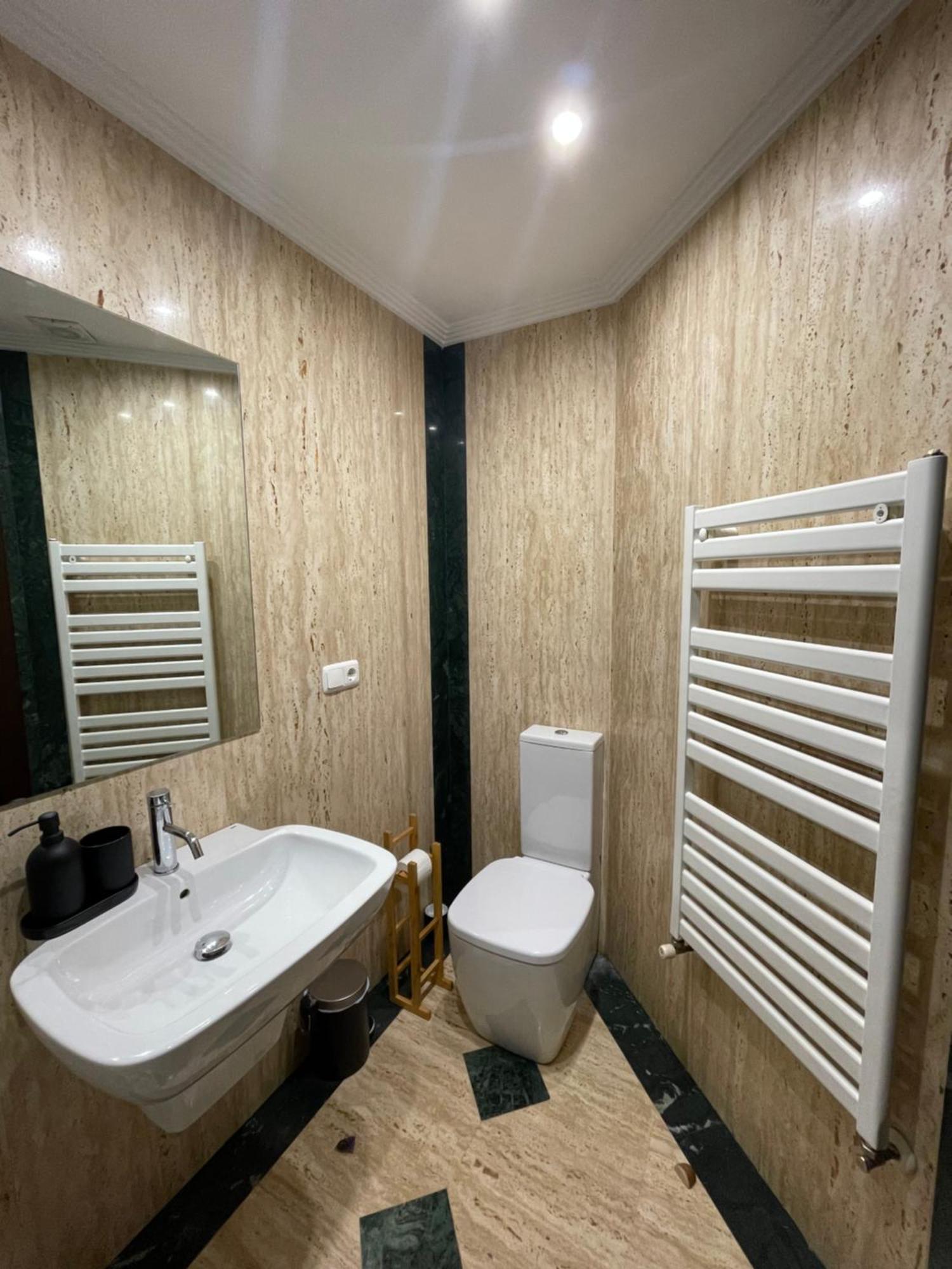 Atuaire Home Vivienda B Luminosa Parking Incluido En Plena Calle Comercial Burgo 외부 사진