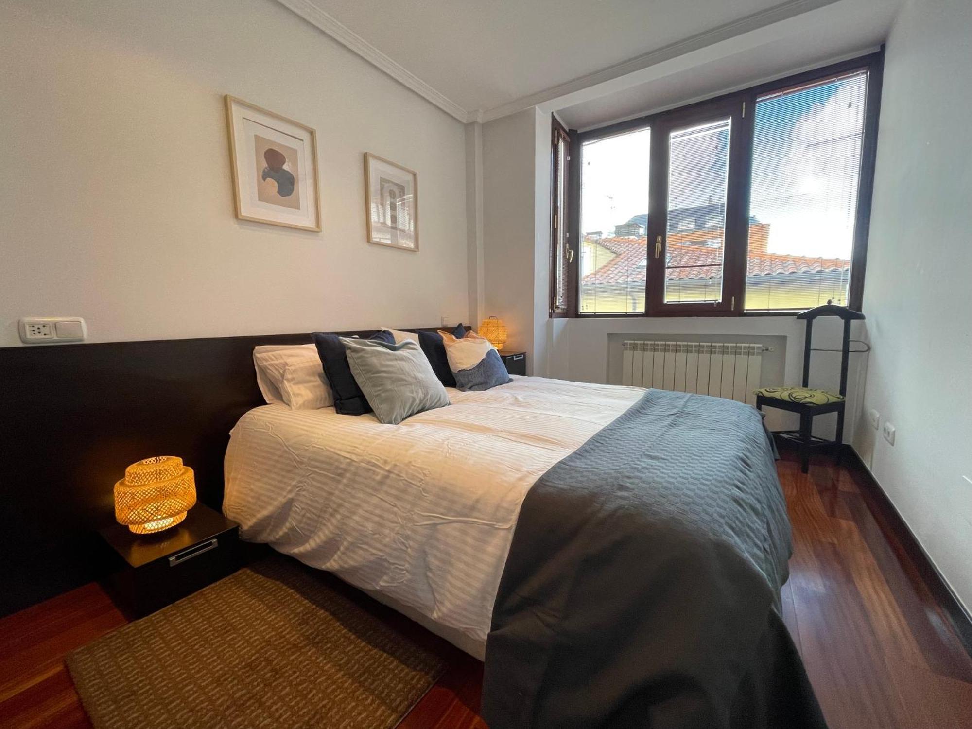Atuaire Home Vivienda B Luminosa Parking Incluido En Plena Calle Comercial Burgo 외부 사진